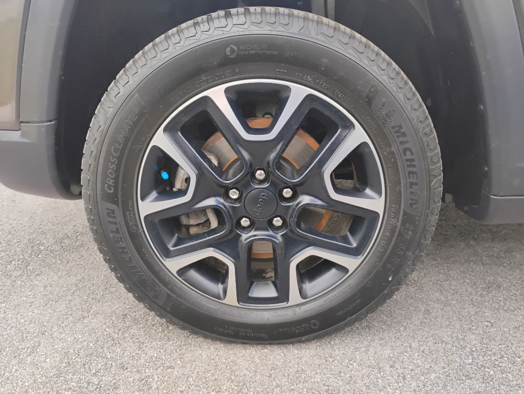 Photo 27 of this JEEP COMPASS
