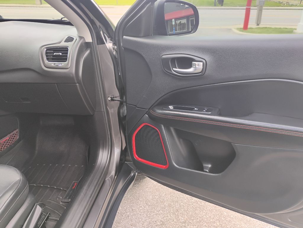 Photo 11 of this JEEP COMPASS