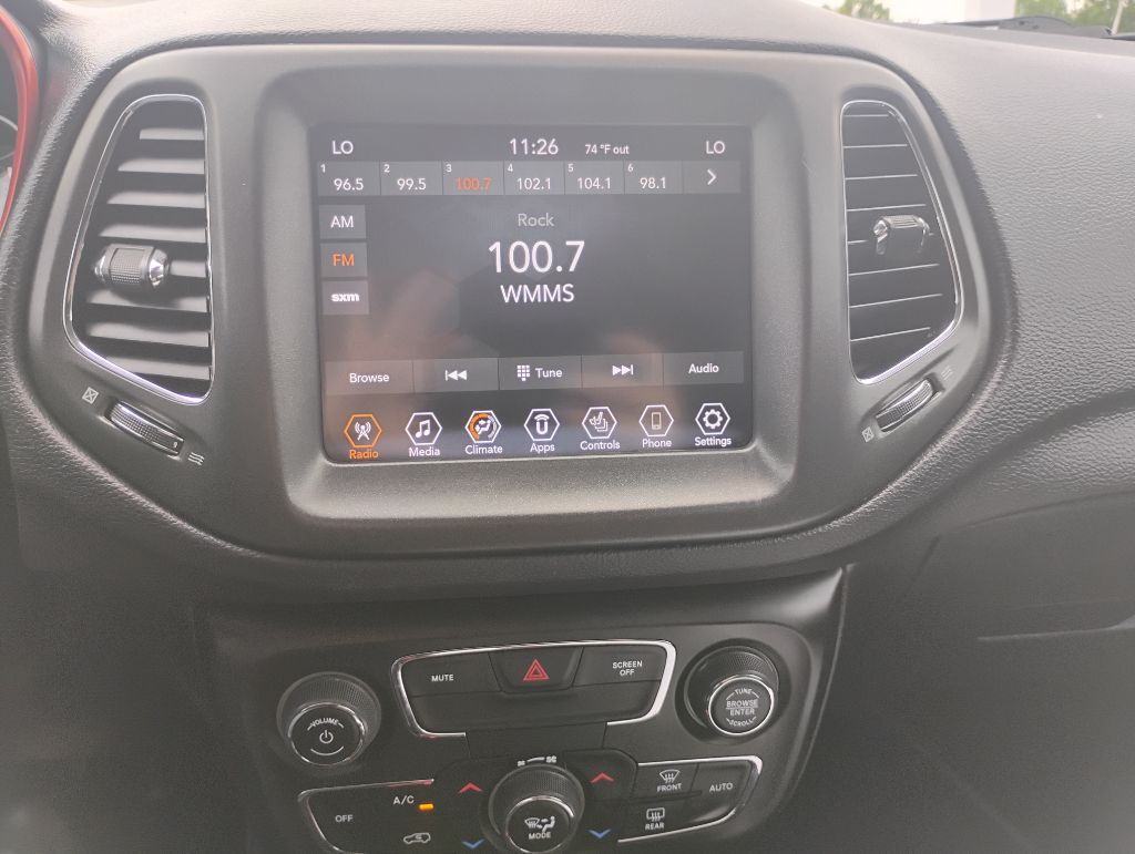 Photo 22 of this JEEP COMPASS