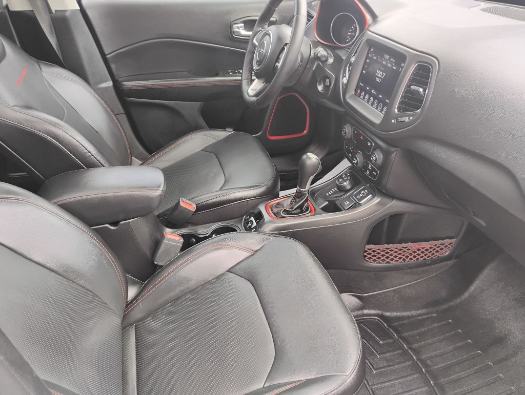 Photo 10 of this JEEP COMPASS