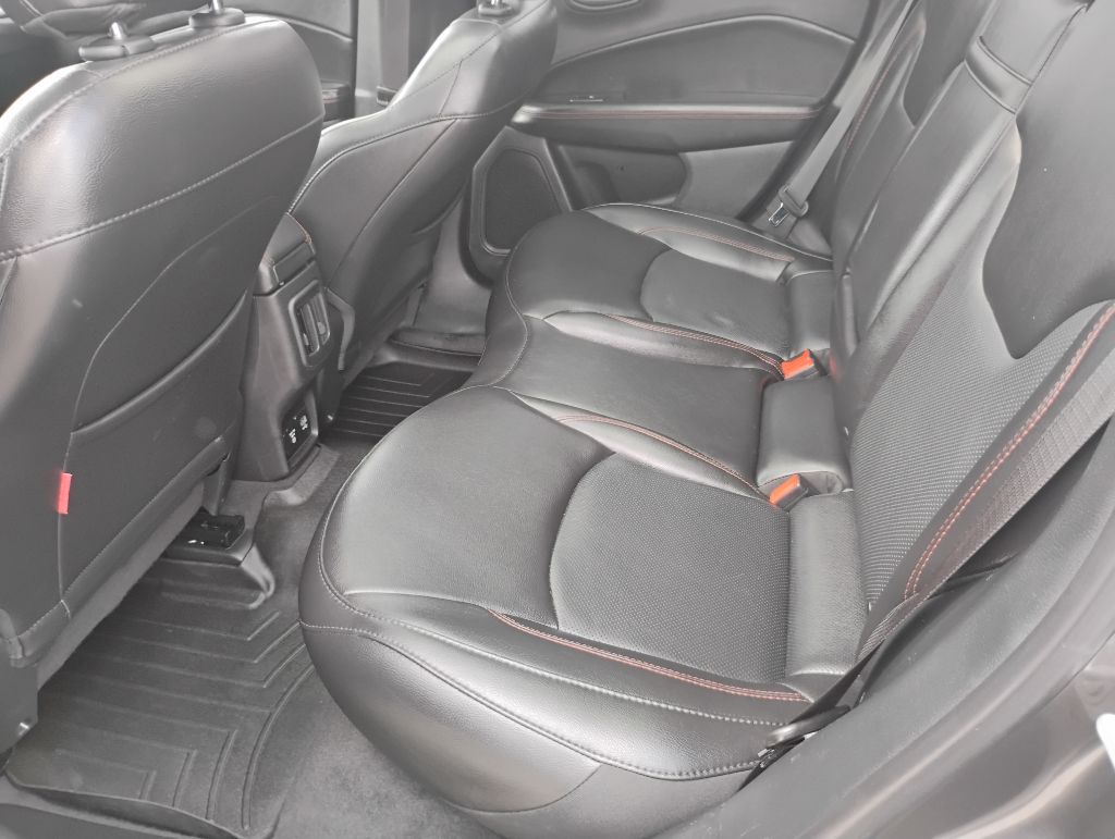 Photo 15 of this JEEP COMPASS