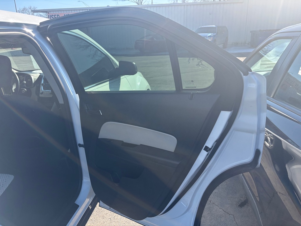 Additional photo of vehicle.