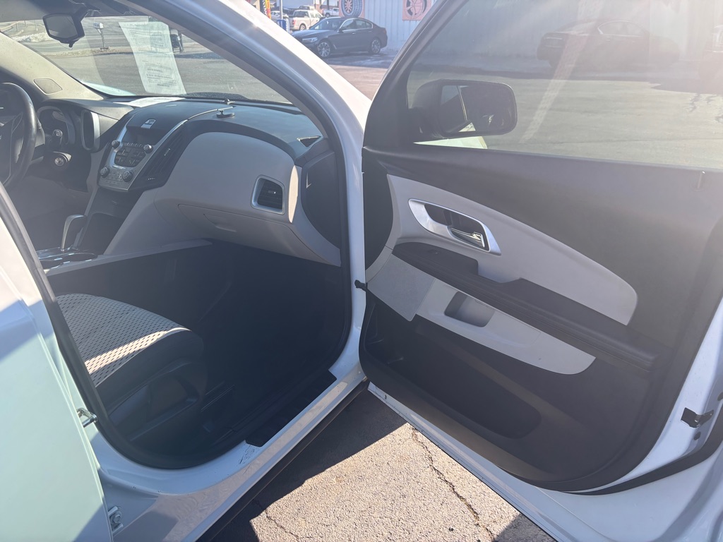 Additional photo of vehicle.