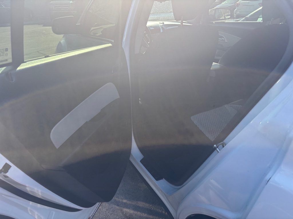 Additional photo of vehicle.