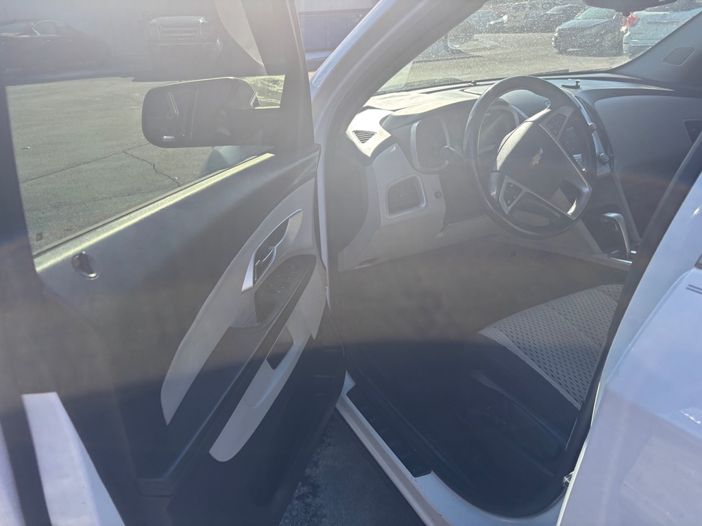 Additional photo of vehicle.