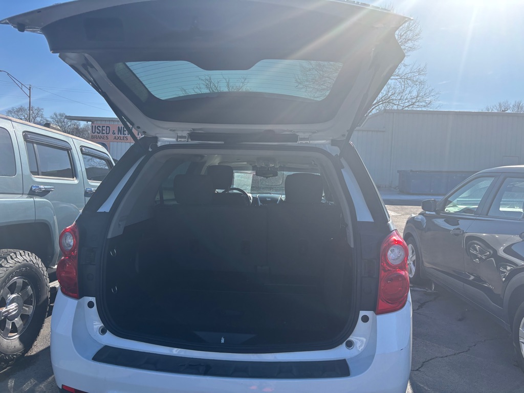 Additional photo of vehicle.