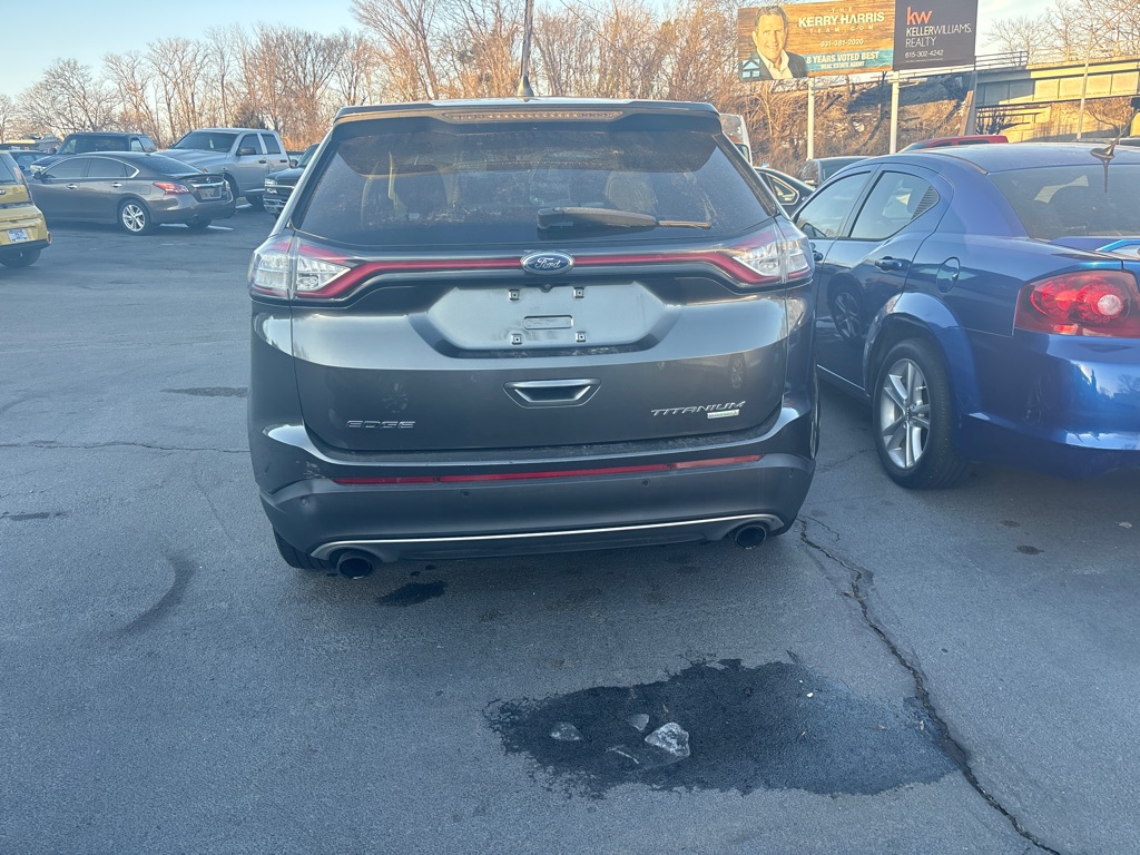 Additional photo of vehicle.