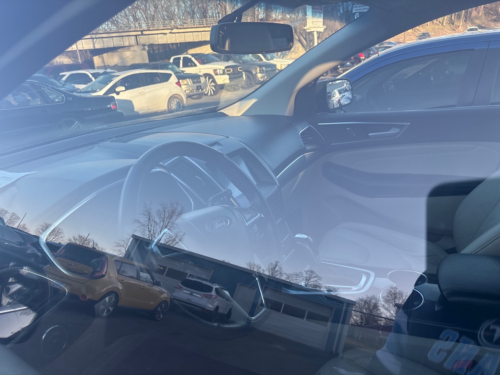 Additional photo of vehicle.