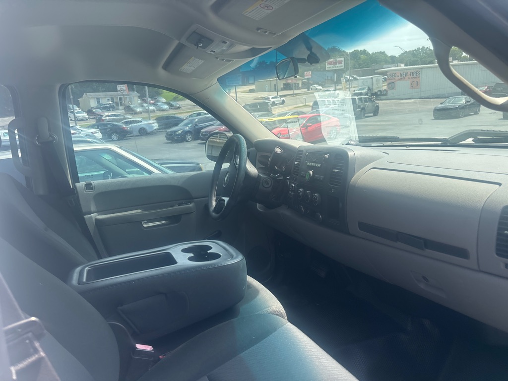 Additional photo of vehicle.