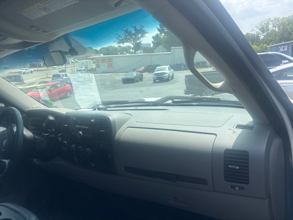 Additional photo of vehicle.