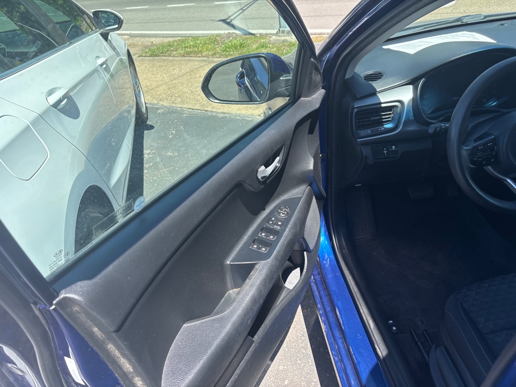 Additional photo of vehicle.