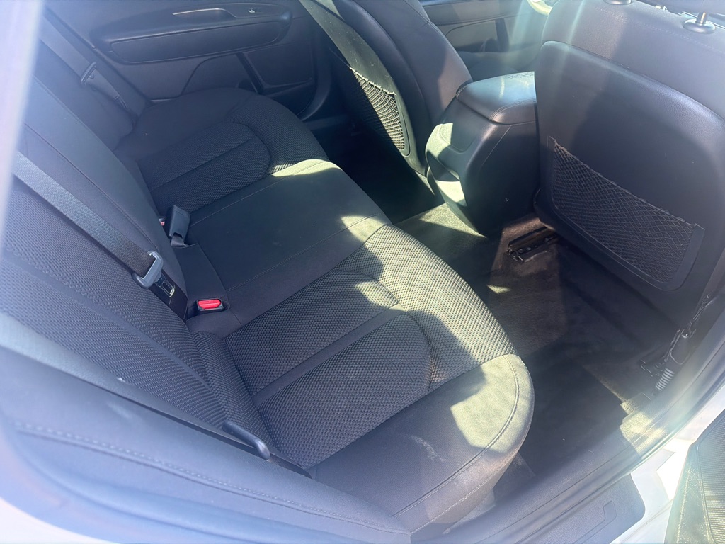Additional photo of vehicle.