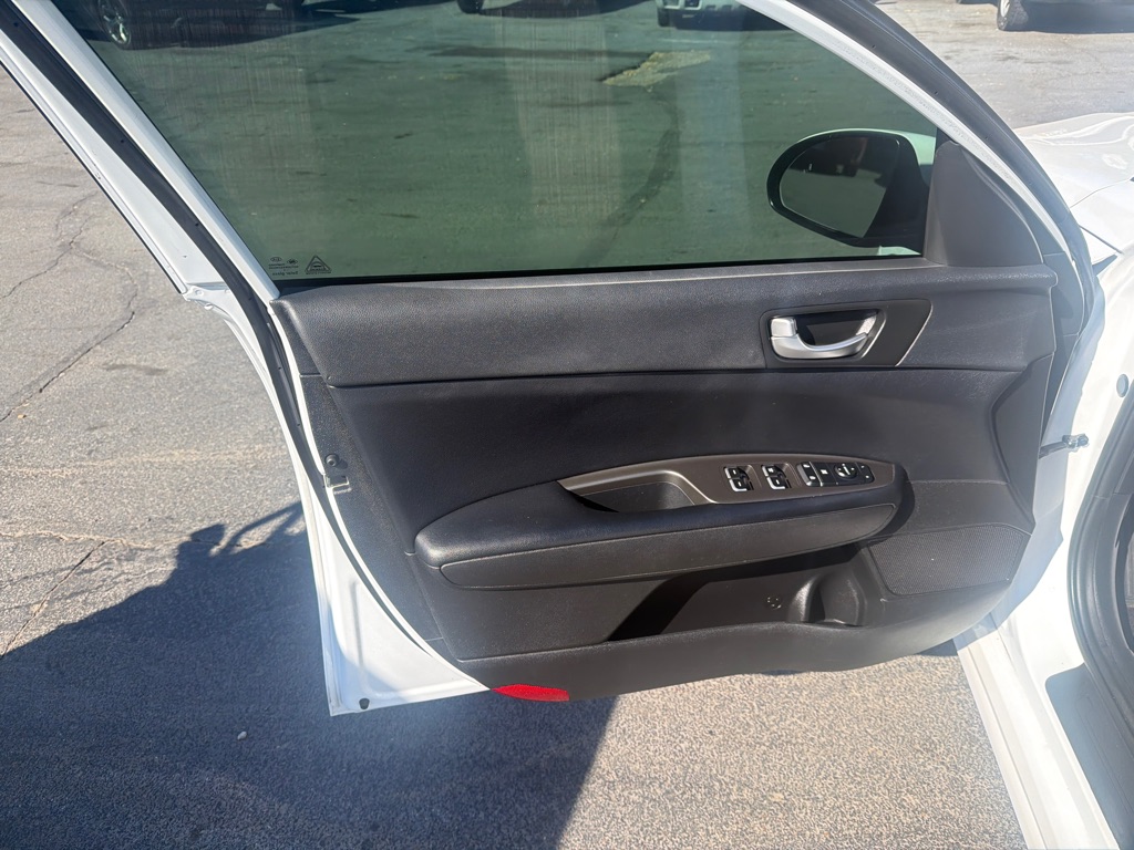 Additional photo of vehicle.