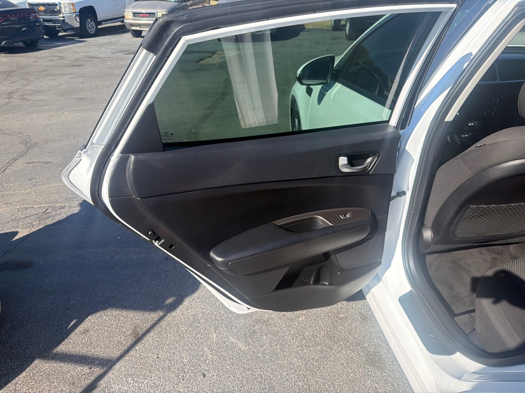 Additional photo of vehicle.