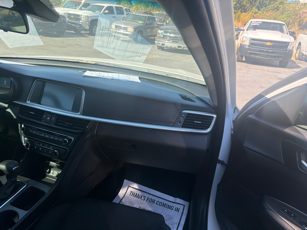 Additional photo of vehicle.