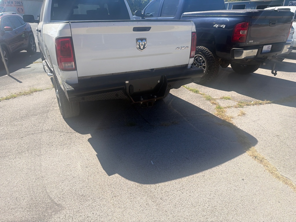 Additional photo of vehicle.