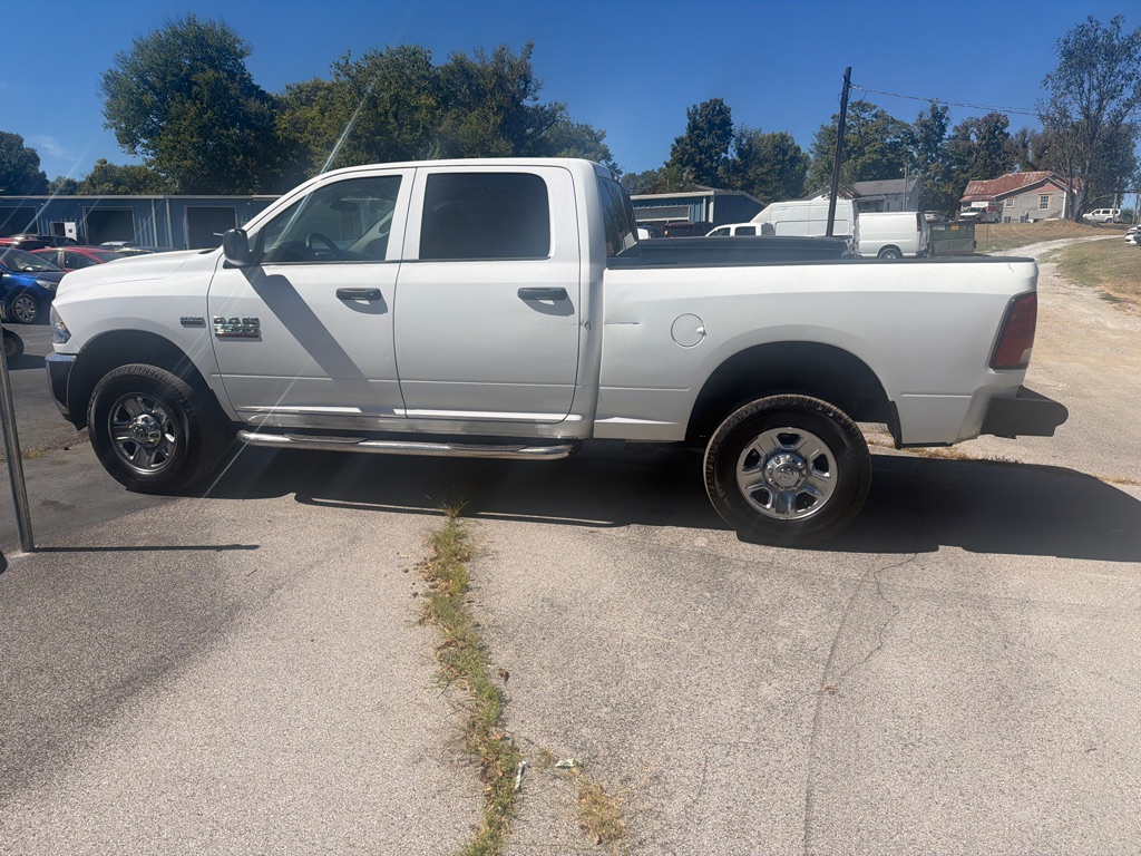Additional photo of vehicle.