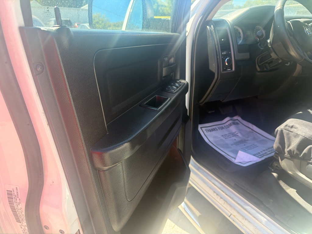 Additional photo of vehicle.