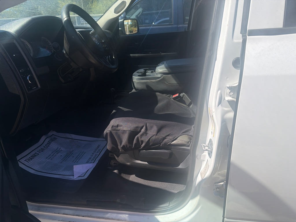 Additional photo of vehicle.