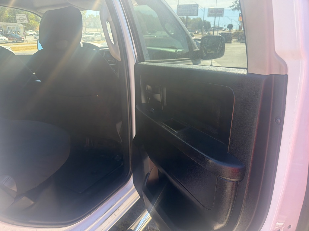 Additional photo of vehicle.