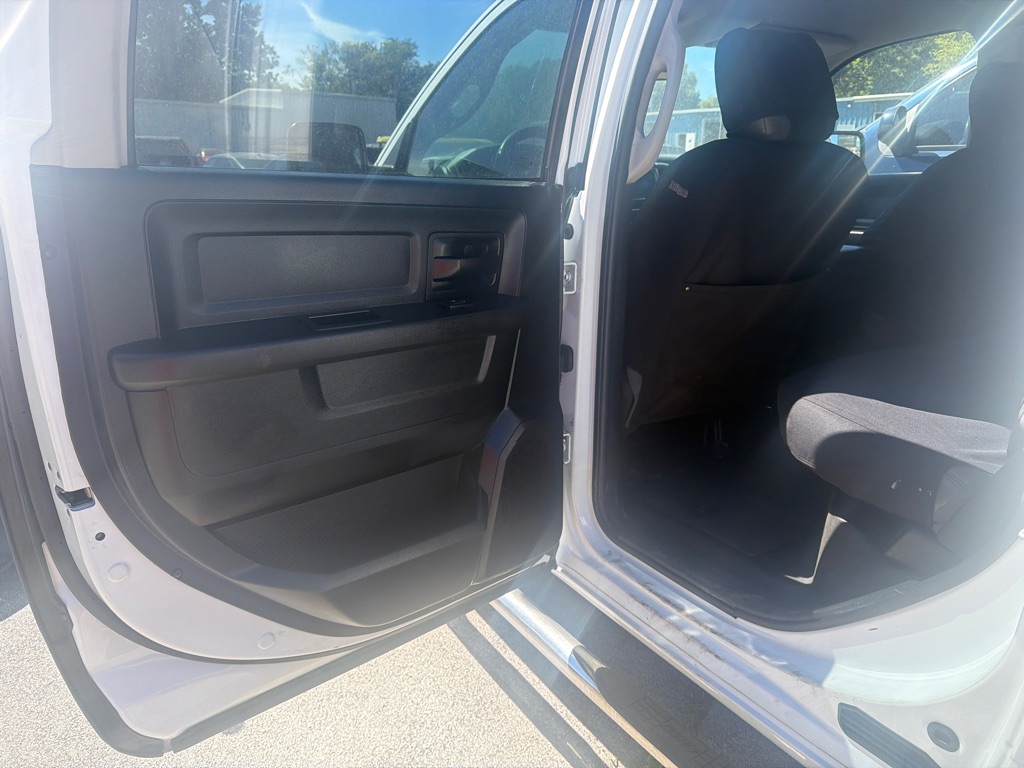 Additional photo of vehicle.