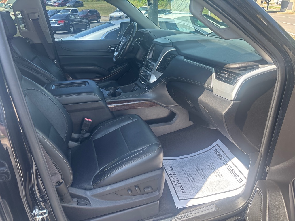 Additional photo of vehicle.