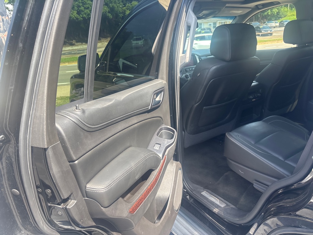 Additional photo of vehicle.