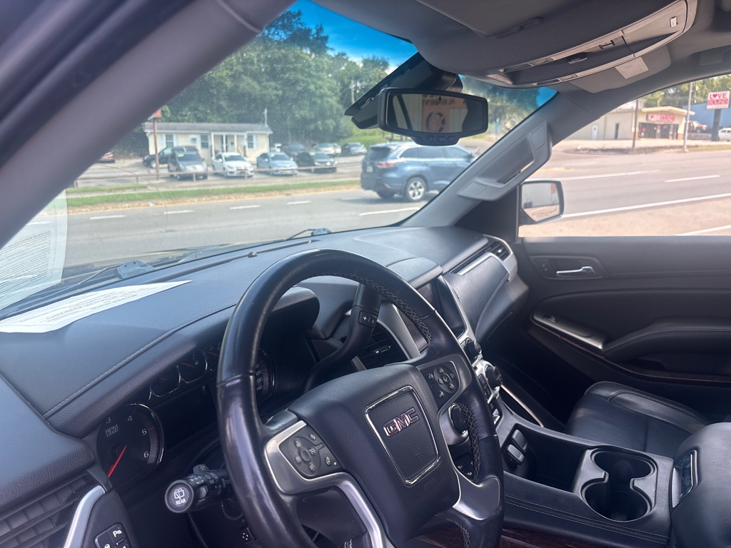 Additional photo of vehicle.