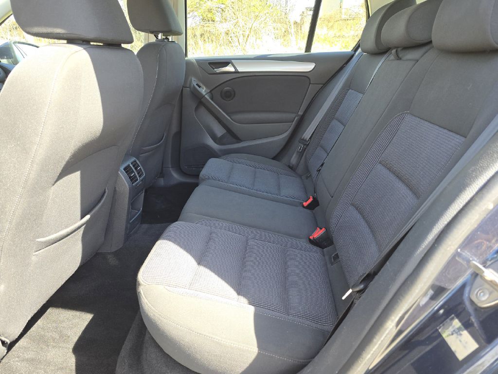 Photo 14 of this VOLKSWAGEN GOLF