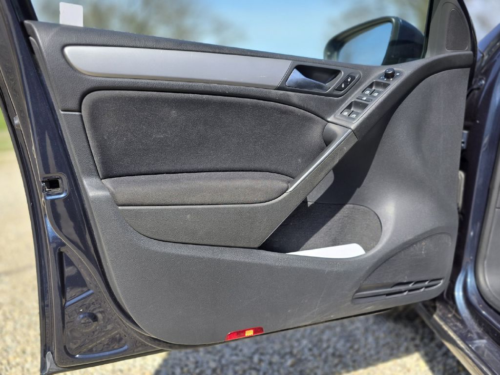 Photo 21 of this VOLKSWAGEN GOLF