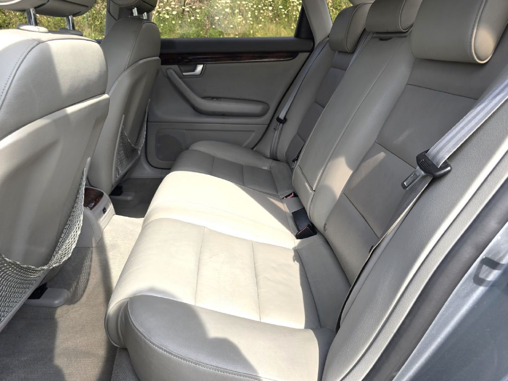 Photo 14 of this AUDI A4