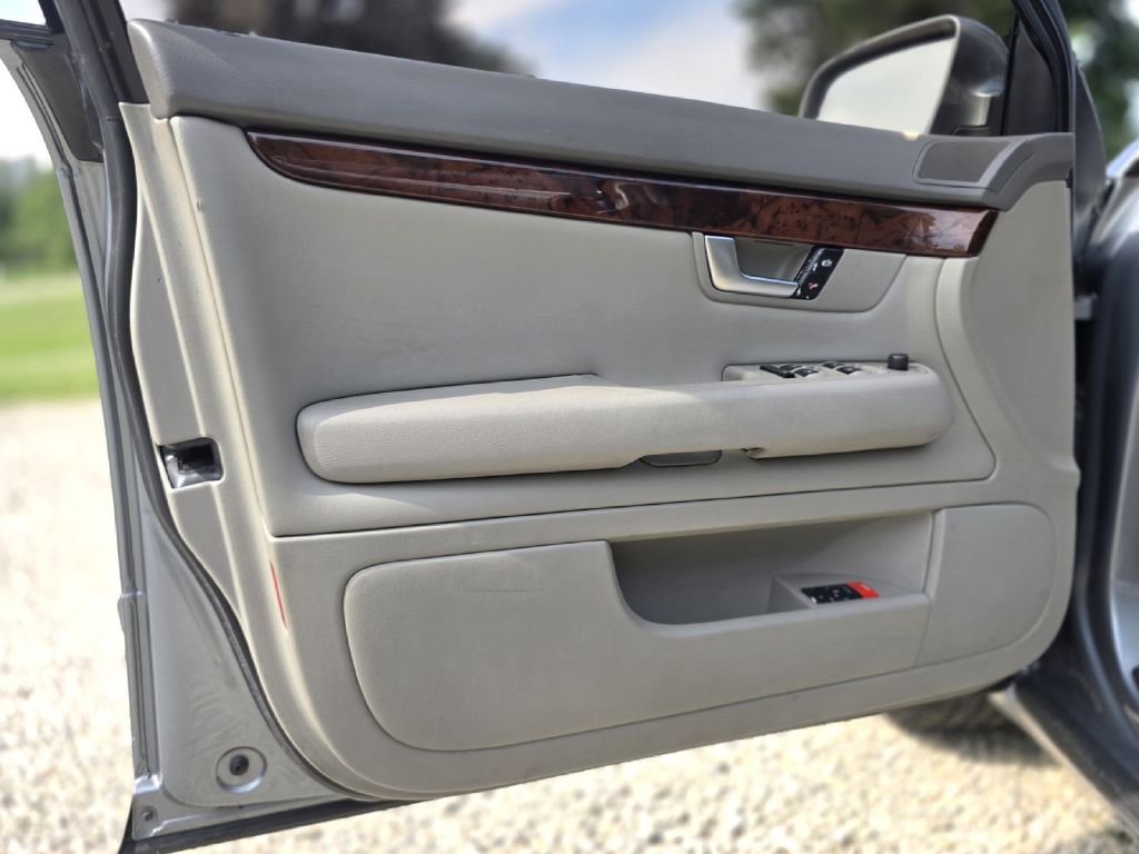 Photo 23 of this AUDI A4