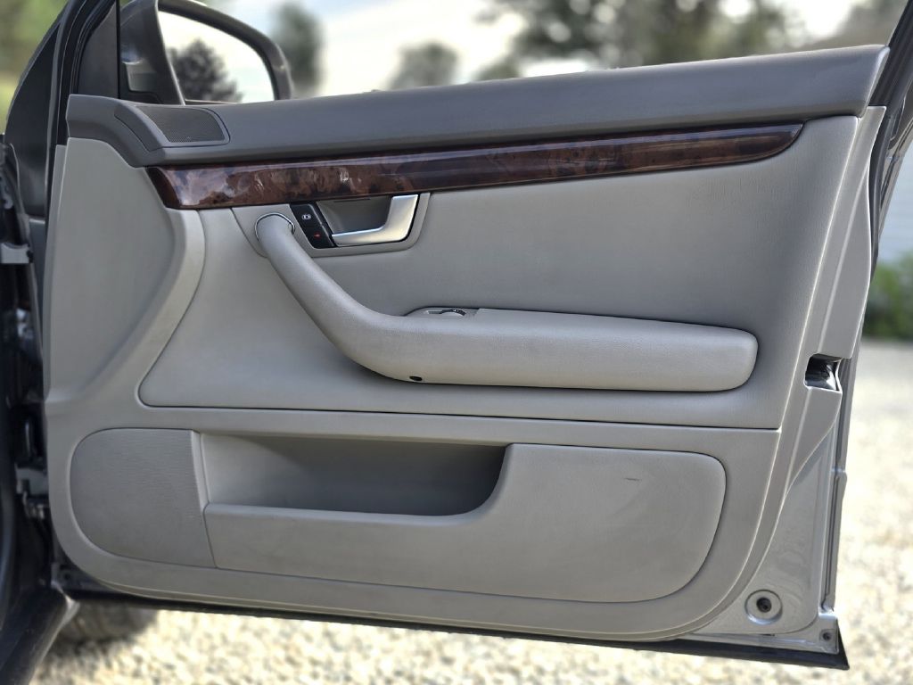 Photo 24 of this AUDI A4