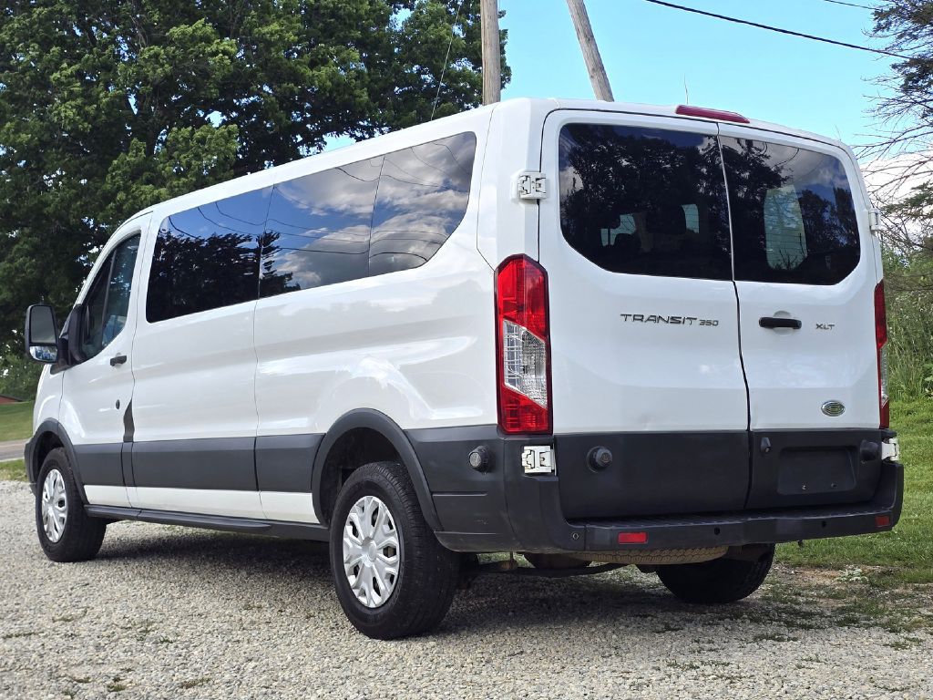 Photo 3 of this FORD TRANSIT