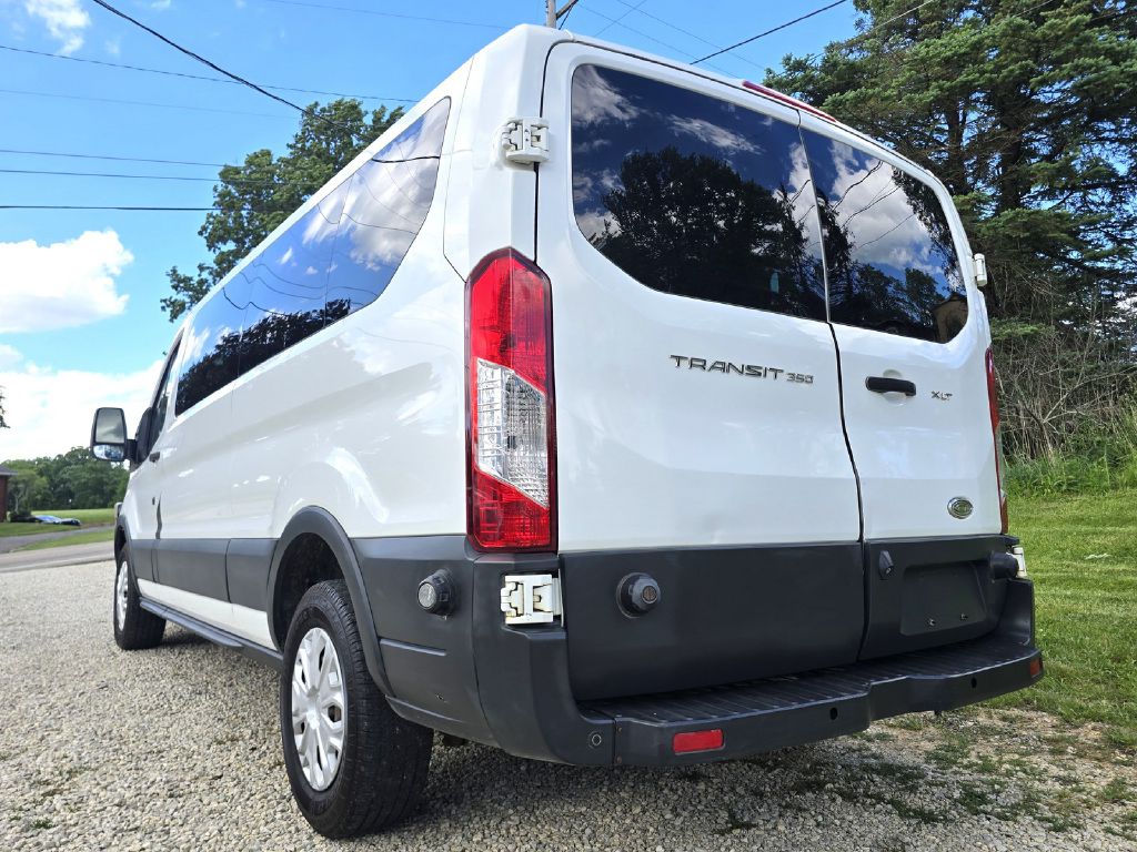 Photo 4 of this FORD TRANSIT