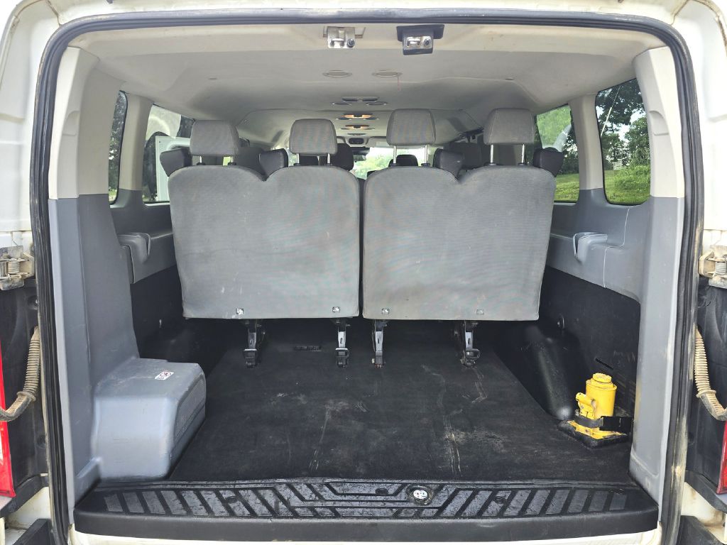 Photo 17 of this FORD TRANSIT