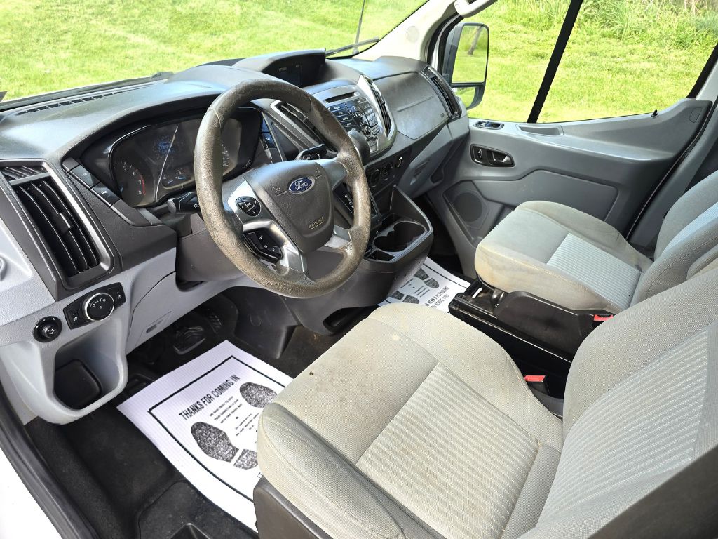 Photo 11 of this FORD TRANSIT