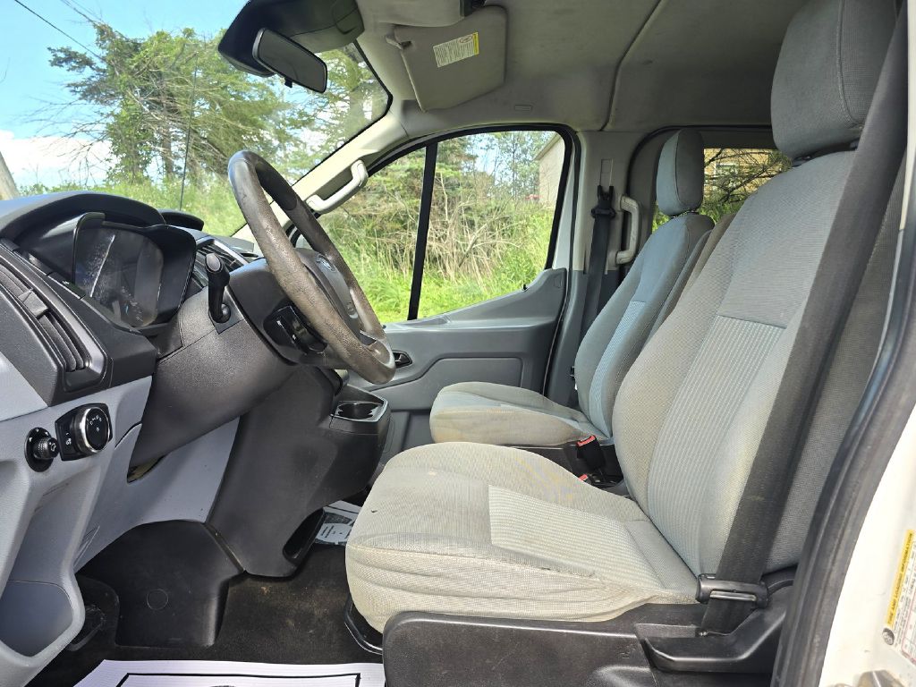 Photo 12 of this FORD TRANSIT