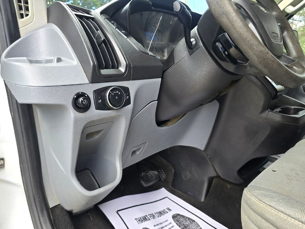 Photo 22 of this FORD TRANSIT