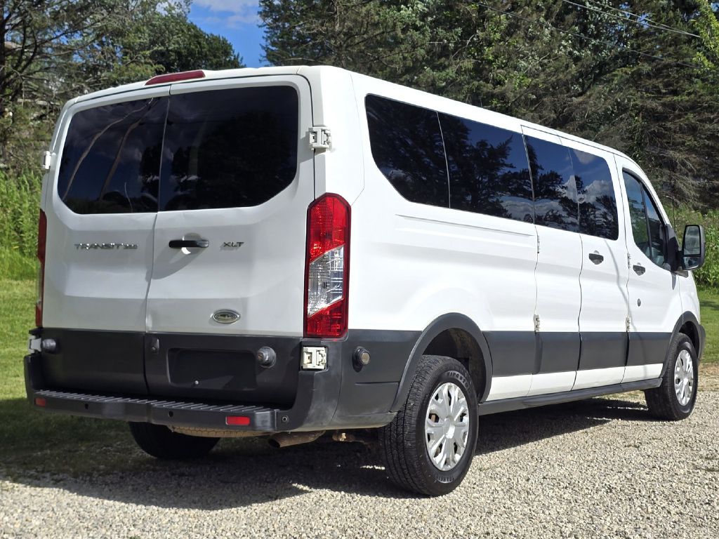 Photo 8 of this FORD TRANSIT