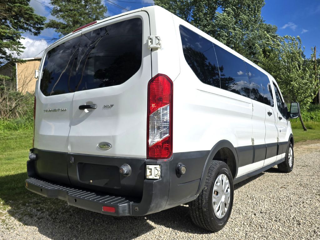 Photo 9 of this FORD TRANSIT