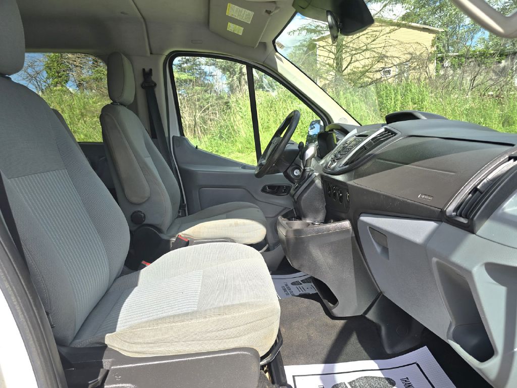 Photo 18 of this FORD TRANSIT