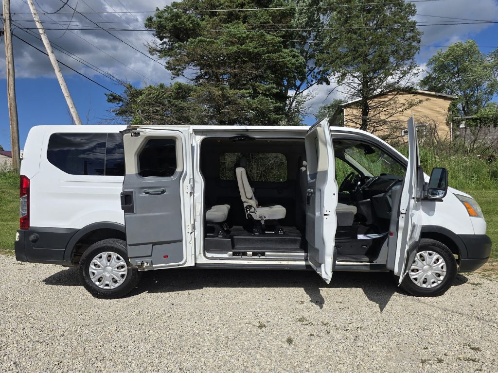 Photo 7 of this FORD TRANSIT