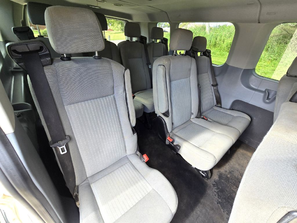 Photo 15 of this FORD TRANSIT