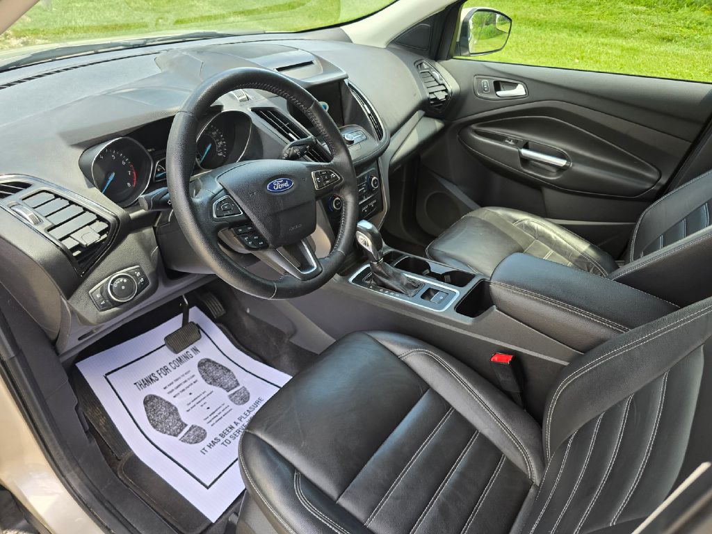 Photo 12 of this FORD ESCAPE