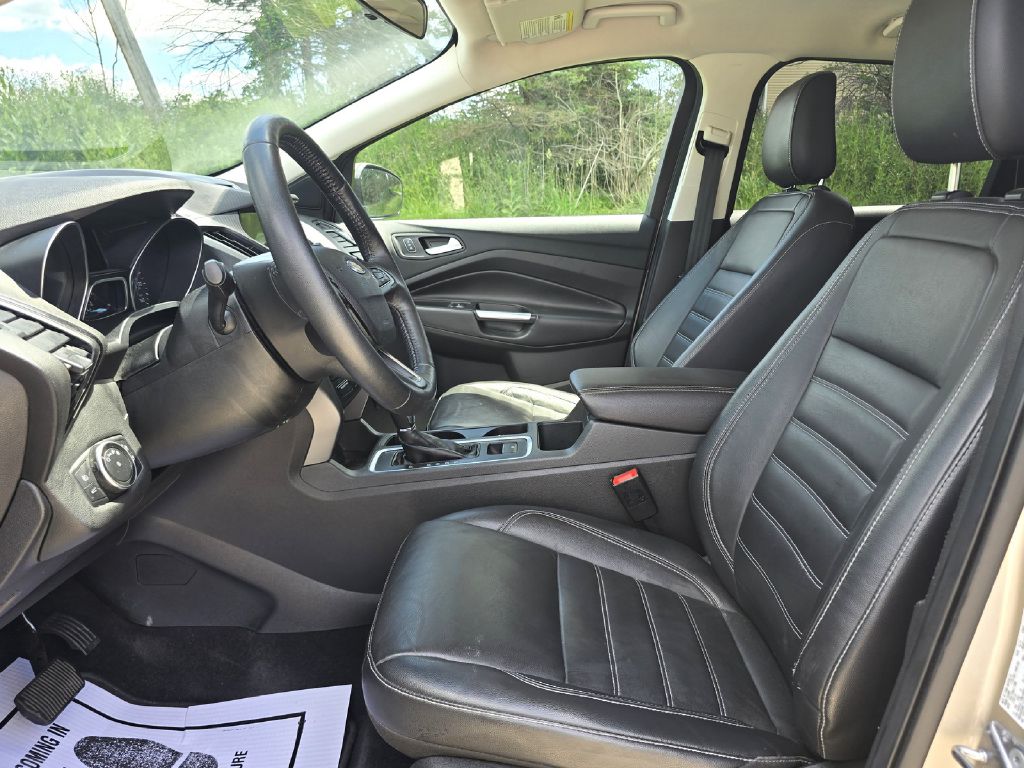Photo 13 of this FORD ESCAPE