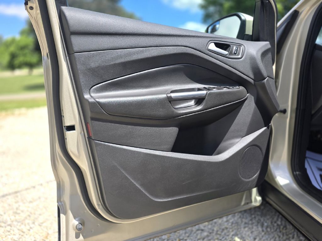 Photo 23 of this FORD ESCAPE