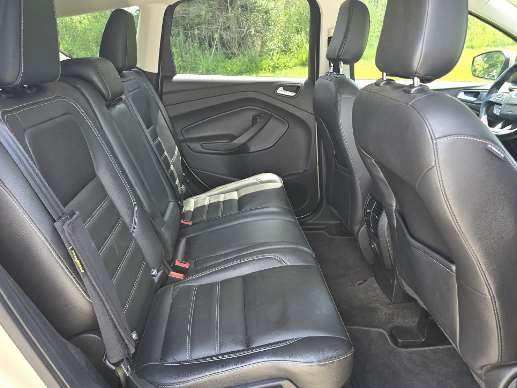 Photo 15 of this FORD ESCAPE