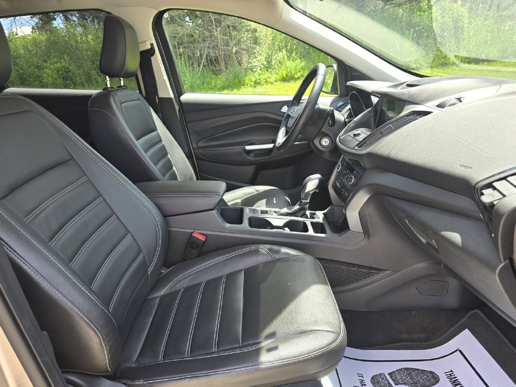 Photo 16 of this FORD ESCAPE