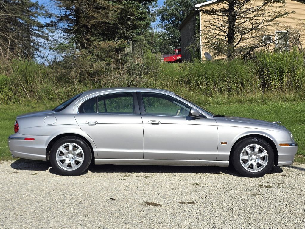 Photo 8 of this JAGUAR S-TYPE